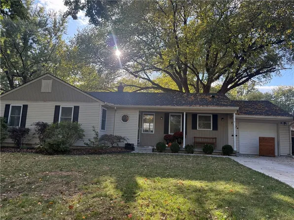 7604 Mohawk Dr, Prairie Village, KS 66208