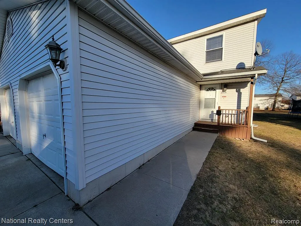 2 bed, 1.0 bath, 960 sqft, $1,350 — Photo 2