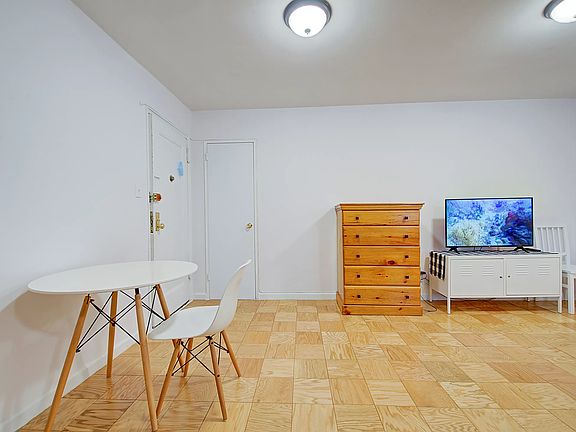 4th image of 2514 31st Ave APT 1A