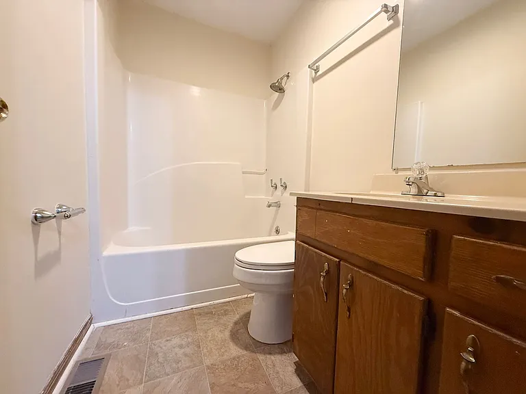 492 W 9th St — Photo 19