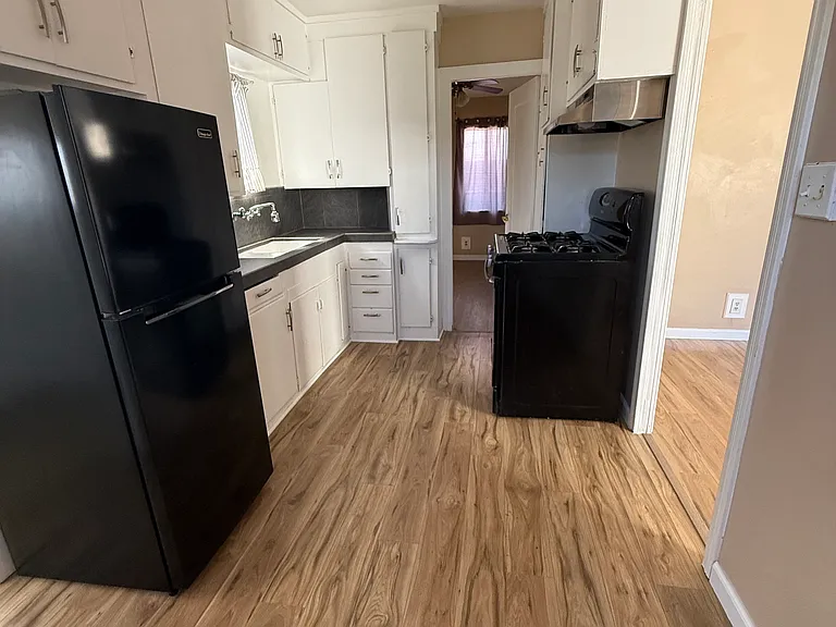 4034 1/2 Swift Ave — Photo 11