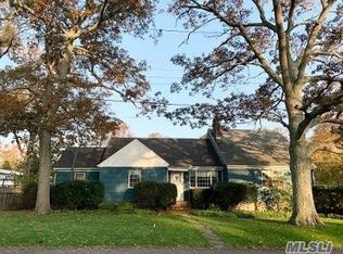 13 Ketcham Ave, Patchogue, NY 11772