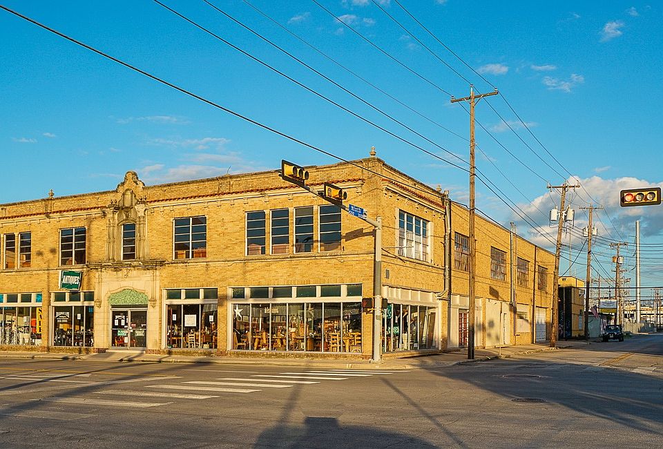1st image of 900 Broadway St