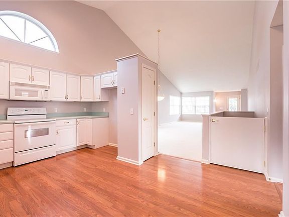 4th image of 152 Kensington Ct