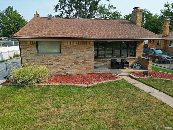 8291 Francine St, Warren, MI 48093