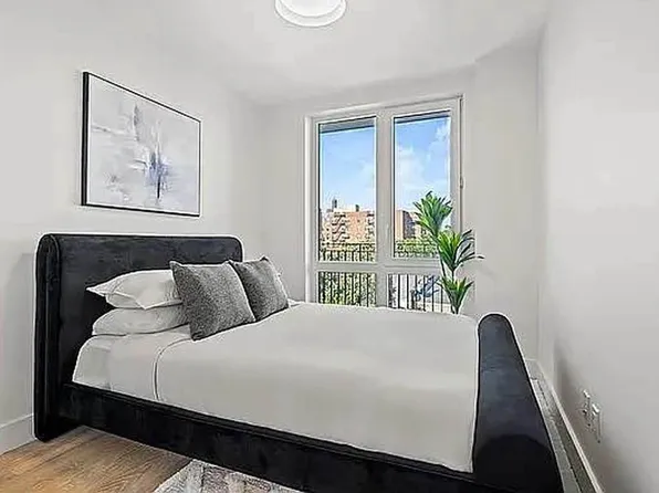 1173 Rogers Avenue image 3 of 8