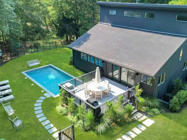 392 N Magee St, Southampton, NY 11968