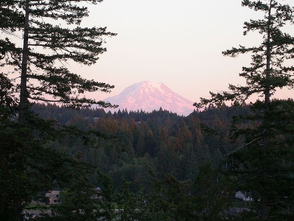 2nd image of 200 Fir Dr NW