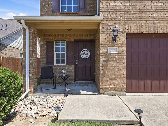 3rd image of 612 Lazy Crest Dr