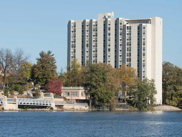 Skyrise Apartments — Photo 2