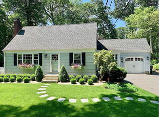 32 Huyler Ct, Setauket, NY 11733
