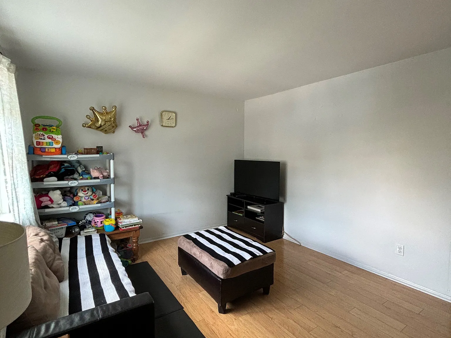 1086 Bayless Pl — Photo 2