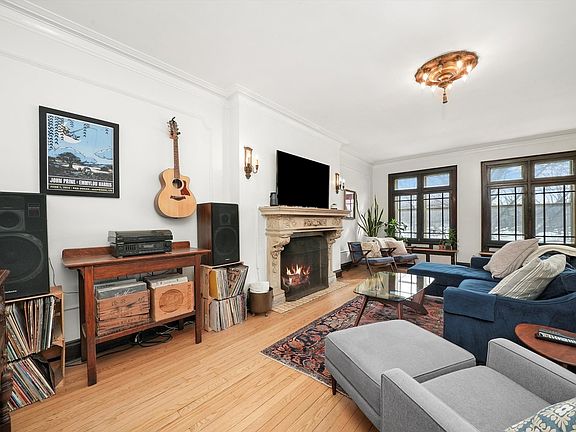 5th image of 3022 W Palmer Sq #101