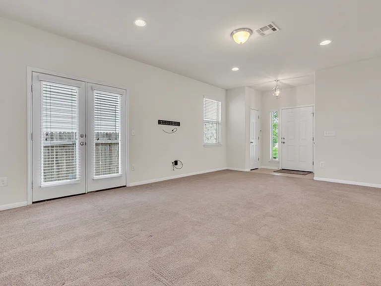 535 Twisted Oaks Ln — Photo 13