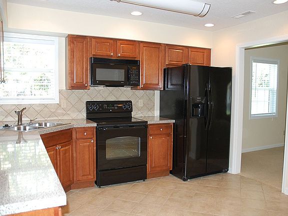 Eat-in kitchen