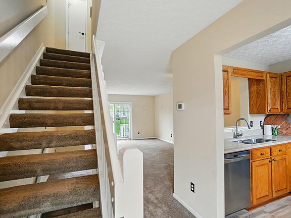 3rd image of 4018 Blendon Point Dr