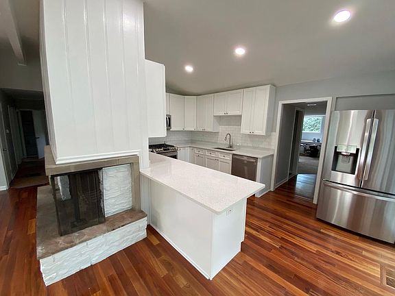3rd image of 3335 Krenn Ave