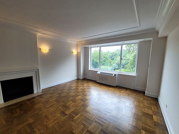 4th image of 40 Central Park S Unit 4A