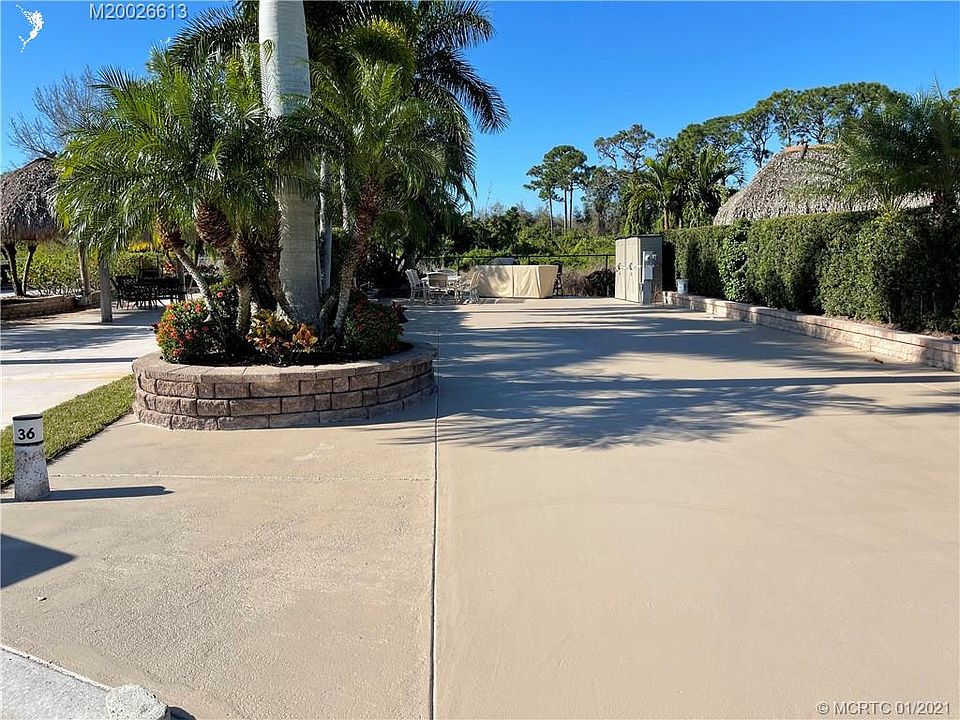 2nd image of 36 NW Boundary Dr