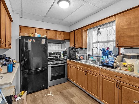 5th image of 755 Tifft St