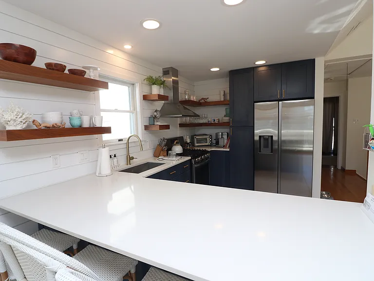 411 N Vendome Ave — Photo 4