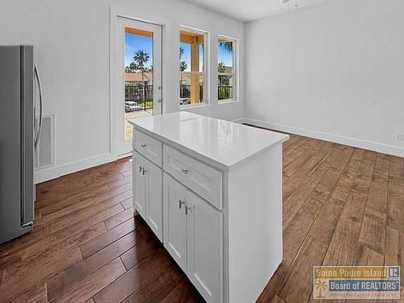 4th image of 205 W Kingfish St #A