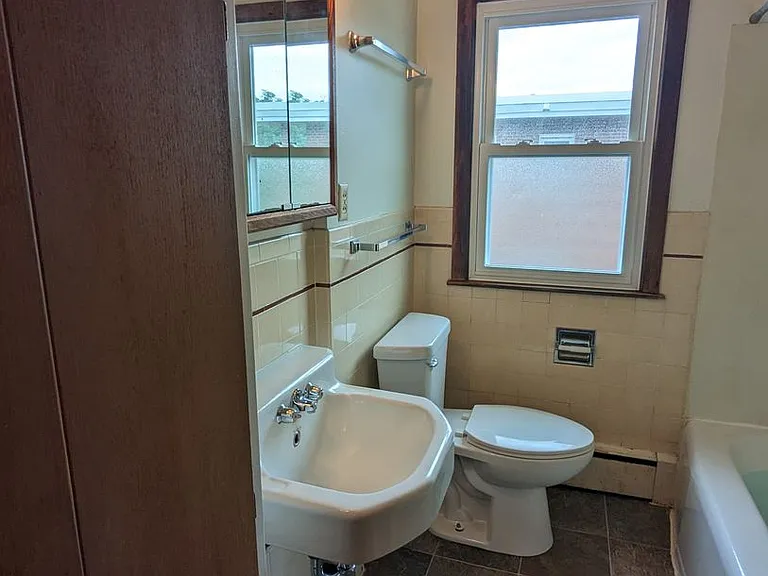 909 S Brooks St #6 — Photo 9