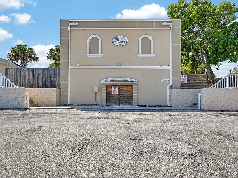 437 N Oleander Ave — Photo 14