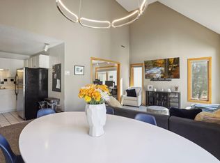 3047 Lake Shore Dr #B, Minneapolis, MN 55416