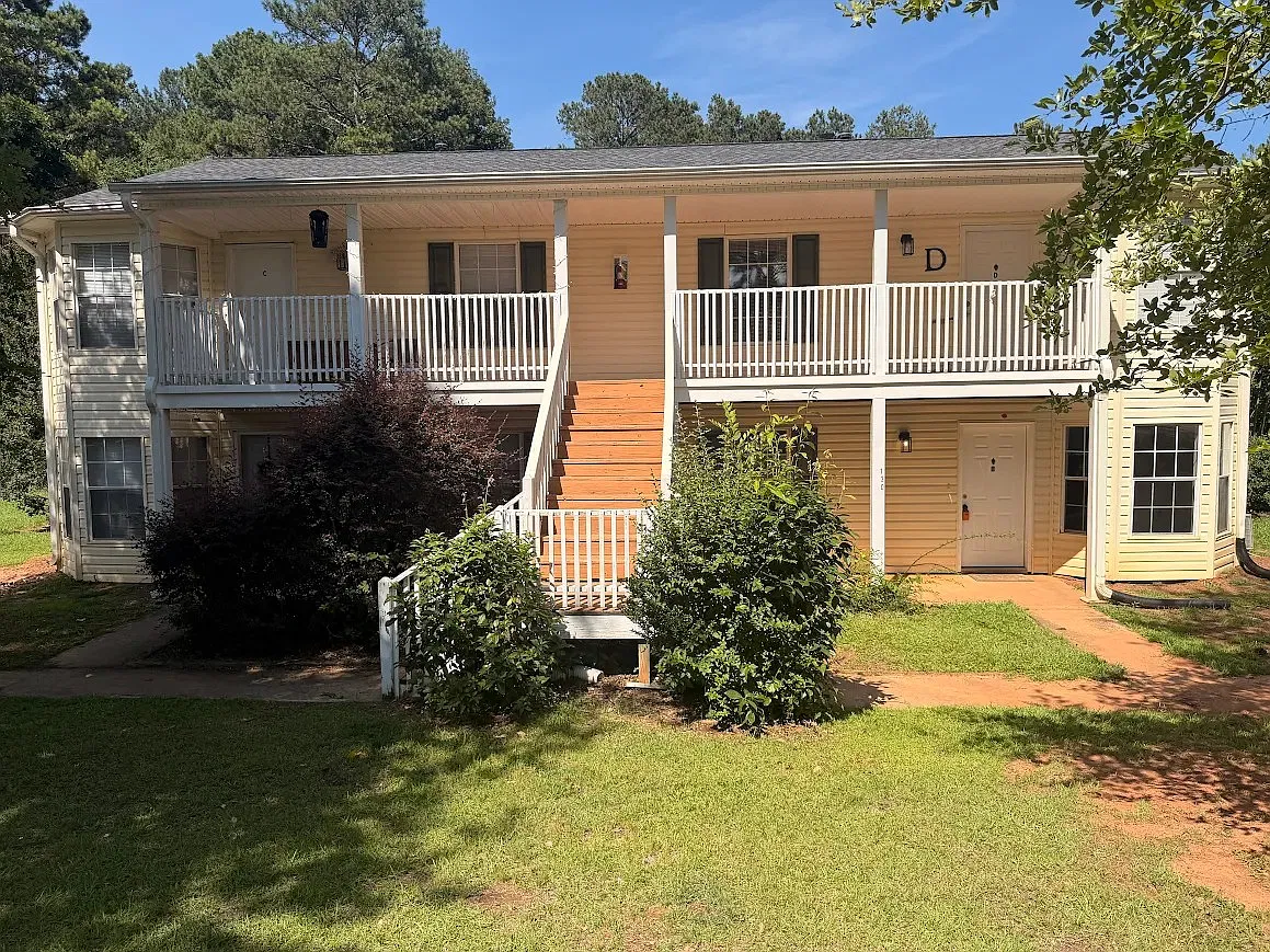 2 bed, 1076 sqft, $1,350 — Photo 1