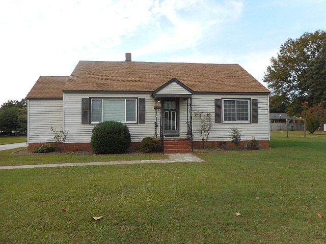 1st image of 925 Rapids St