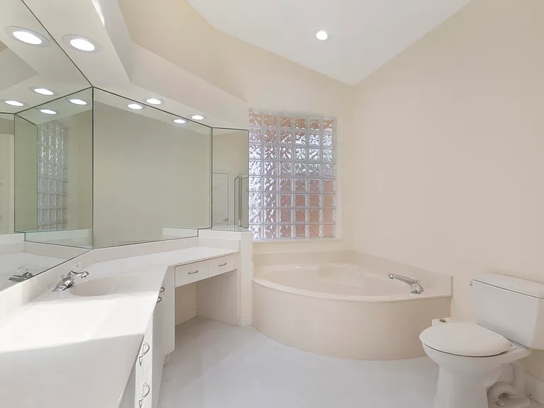 5279 Brookview Dr — Photo 22