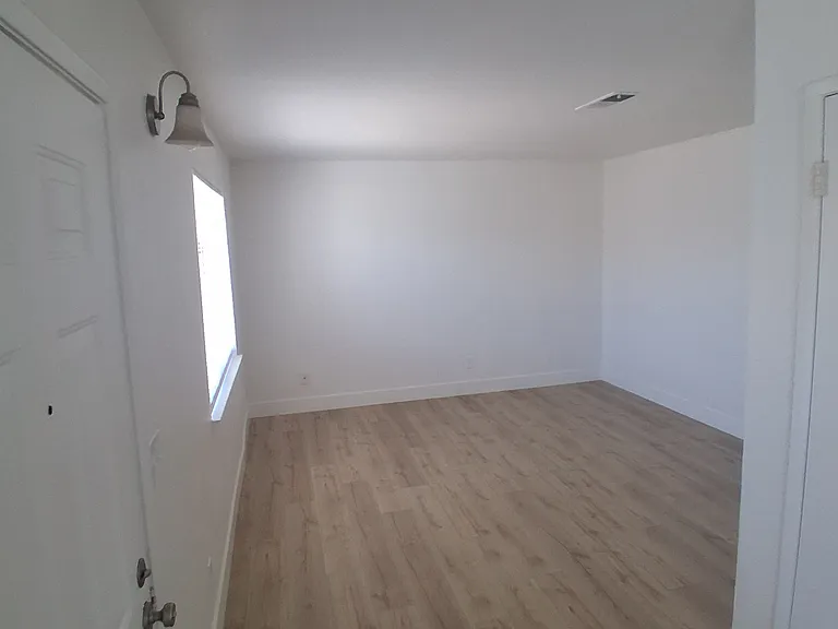 510 E Vine St #J — Photo 15