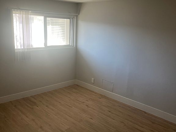 5th image of 9919-1 De Soto Ave #27