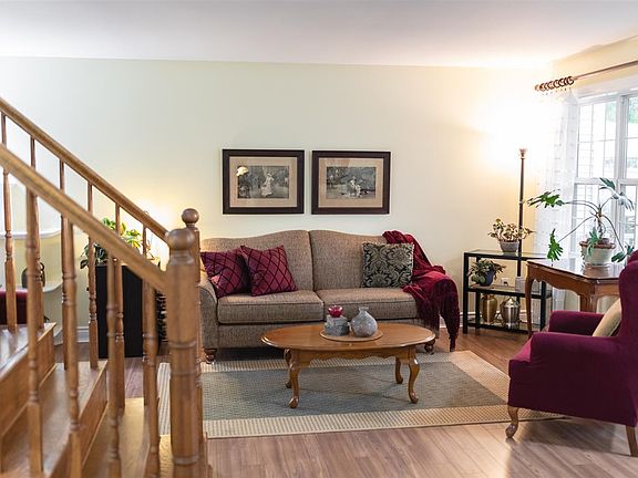 5th image of 831 McLean St