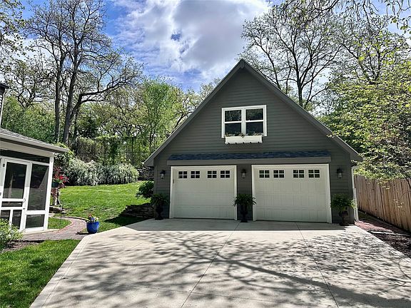 3rd image of 115 Tonawanda Dr