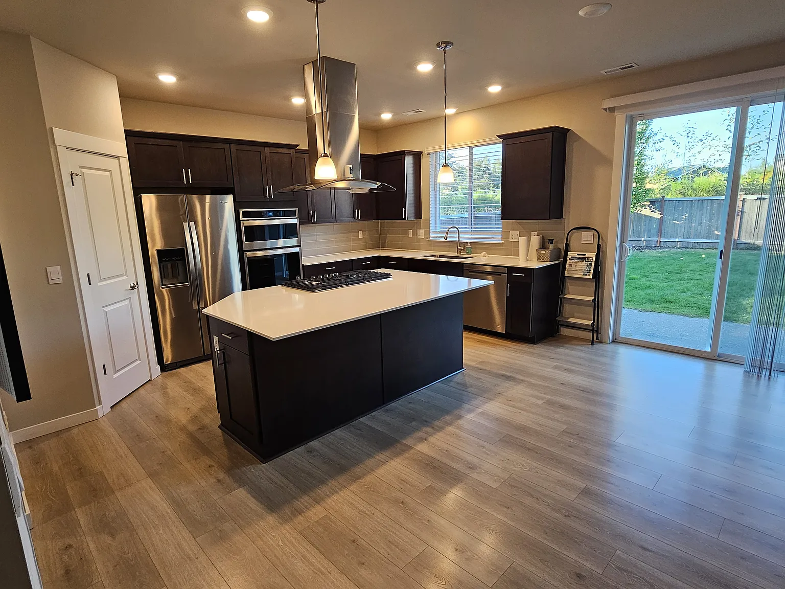 5 bed, 3221 sqft, $4,295 — Photo 1