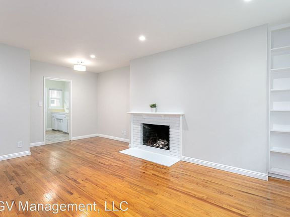 4th image of 945 W Huntington Dr APT C