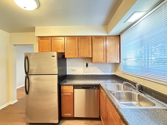 4th image of 810 Seward St #201