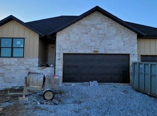 821 S Silverwood Ln, Nixa, MO 65714