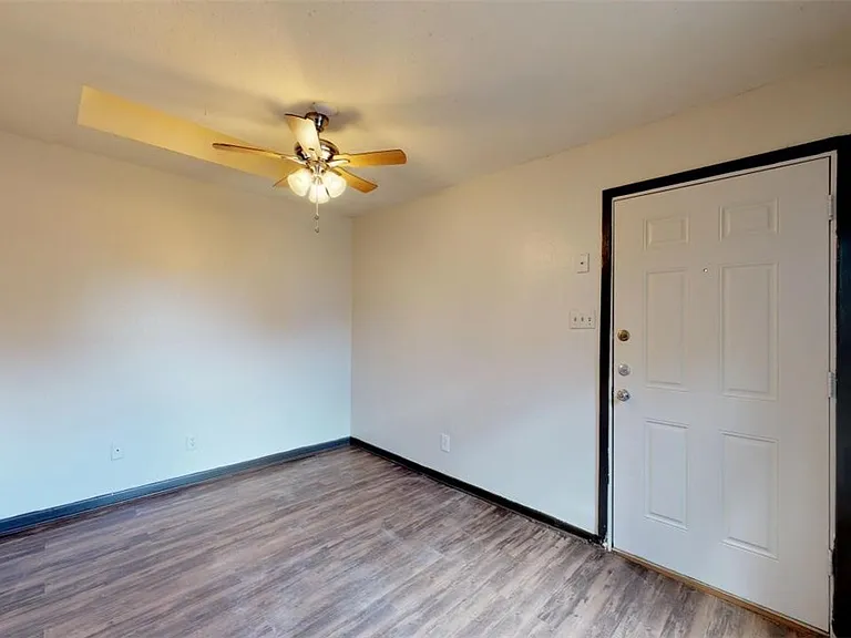 725 Peppertree Dr #11 — Photo 3