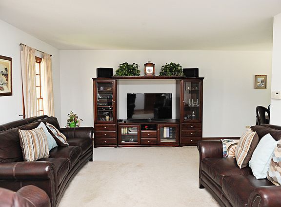 3rd image of 265 Kingsport Dr