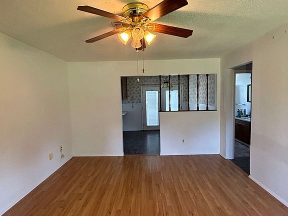 4th image of 4801 Sheryl St
