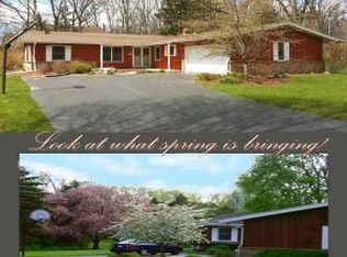 3255 Nassau Dr, Brookfield, WI 53045