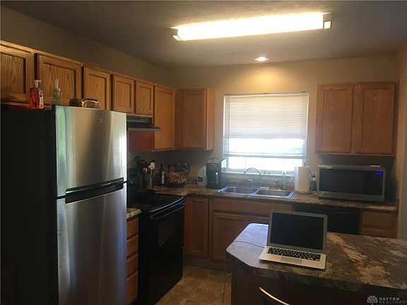 5th image of 2344 Queensway Dr