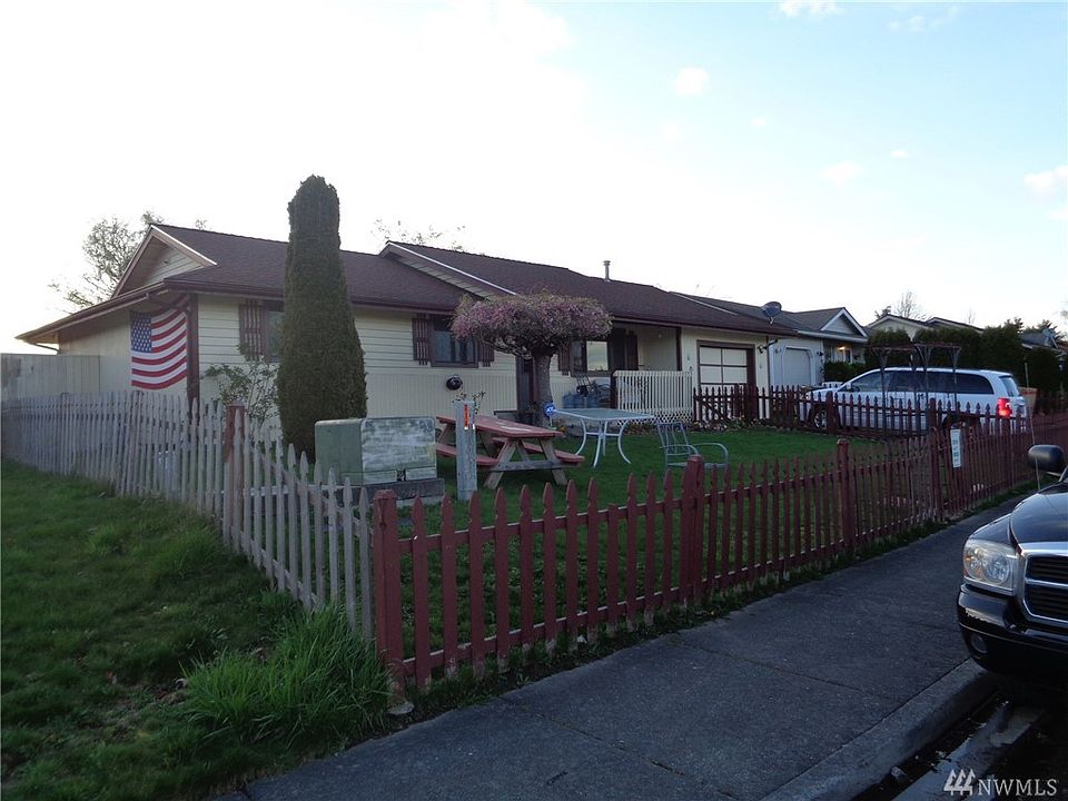 2nd image of 1901 N 35th Pl