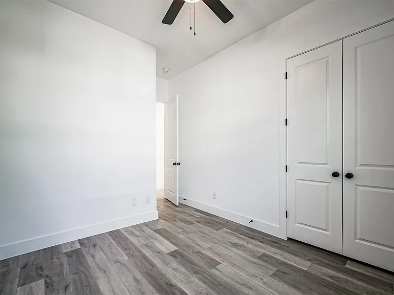 8409 Schneider St — Photo 16