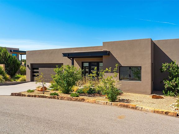 2nd image of 7 Valverde Ln