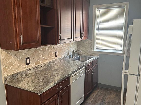 5th image of 7402 Rockwell Ave