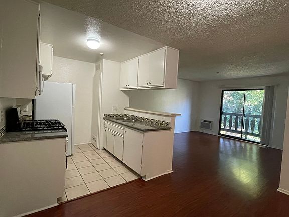 3rd image of 5945 Arroyo Dr APT 207